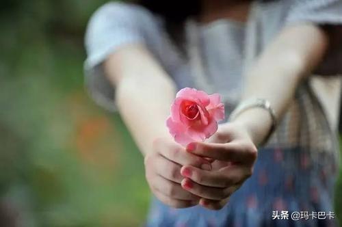 “予人玫瑰,手留余香”是什么意思？